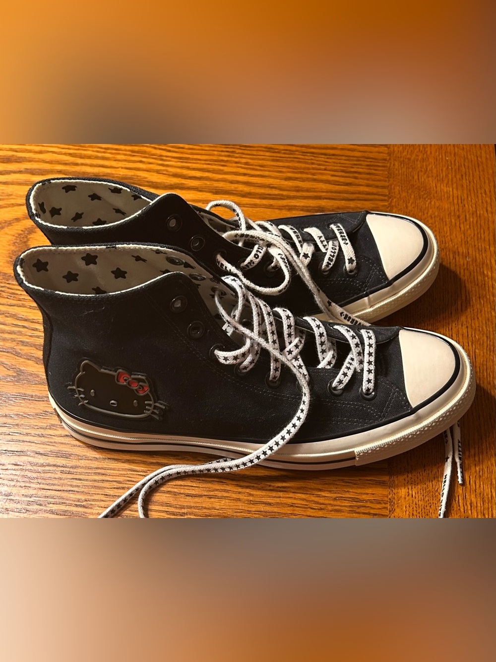 Hello Kitty Converse - Picture 2 of 6
